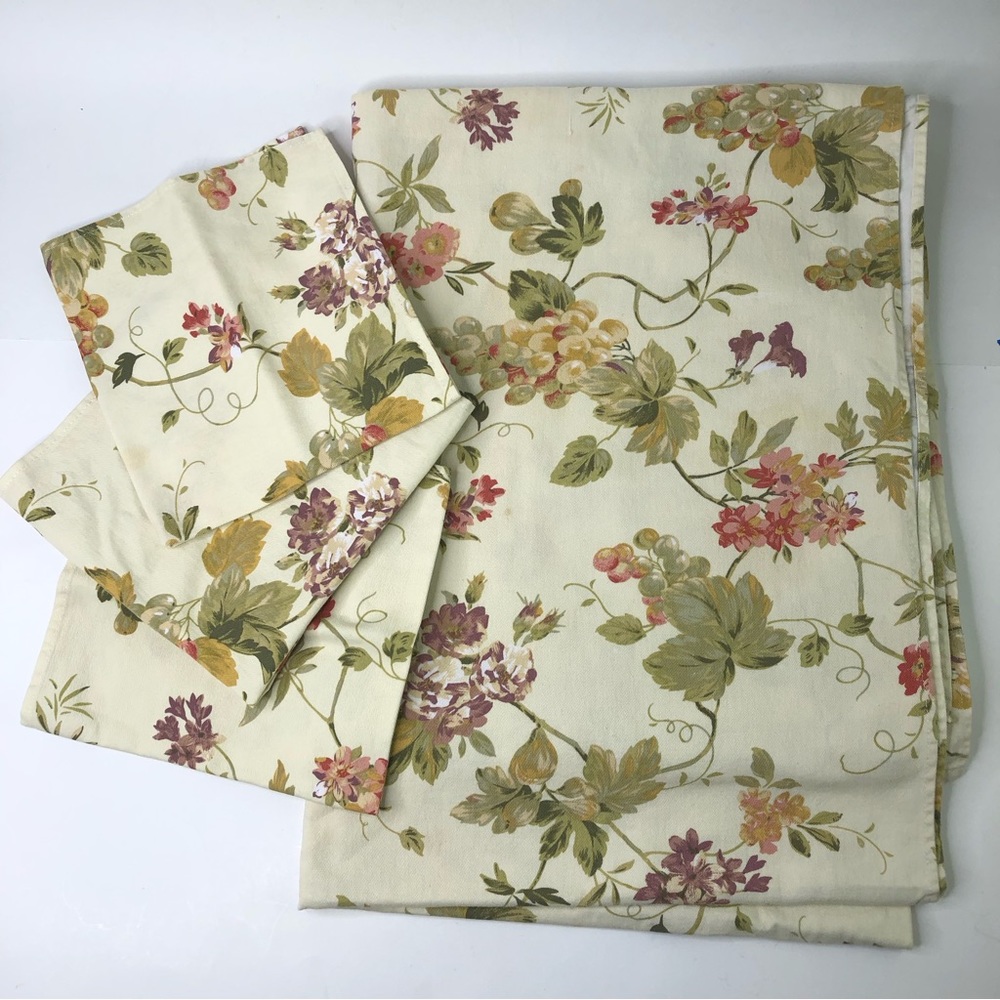 Vintage WAVERLY Tablecloth & 3 Napkins Cottage Floral Grapes Rectangle Beige